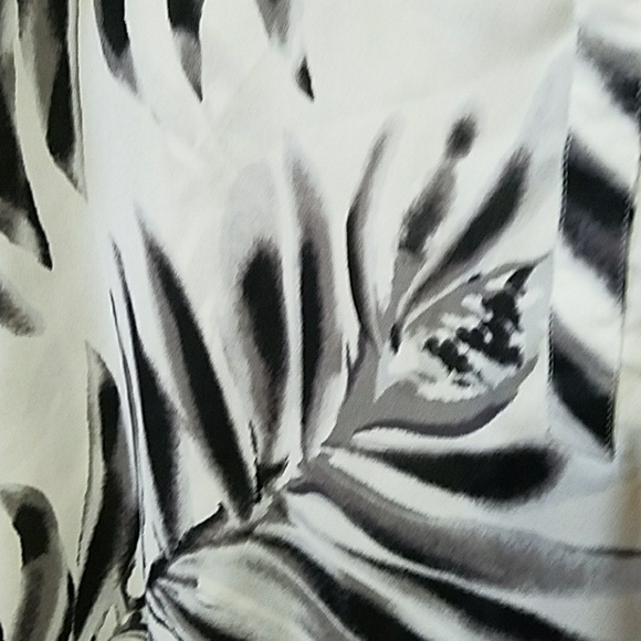 VIOLET & CLAIRE TOP - Picture 2 of 5